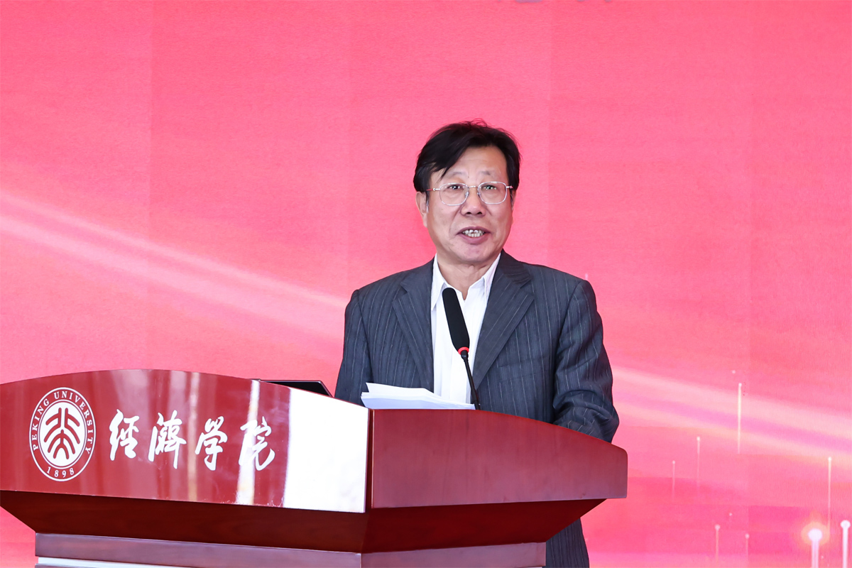 编辑后：图8 董波发表大会演讲.jpg