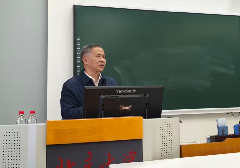 编辑后：图1 刘从龙演讲中.jpg