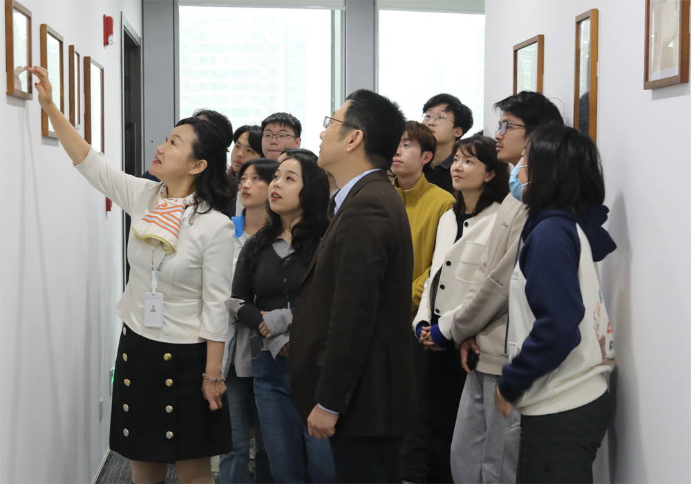 编辑后：图1 图1 师生参观公司职场.jpg