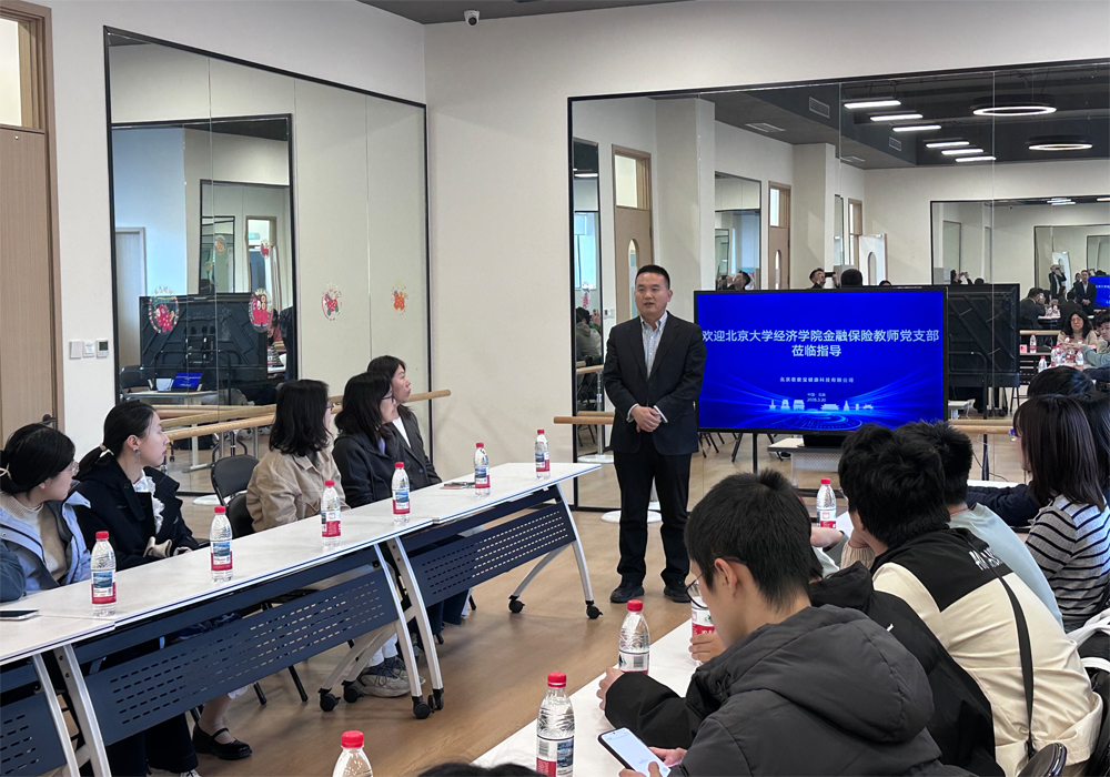 编辑后：图2 李克斌作介绍.jpg