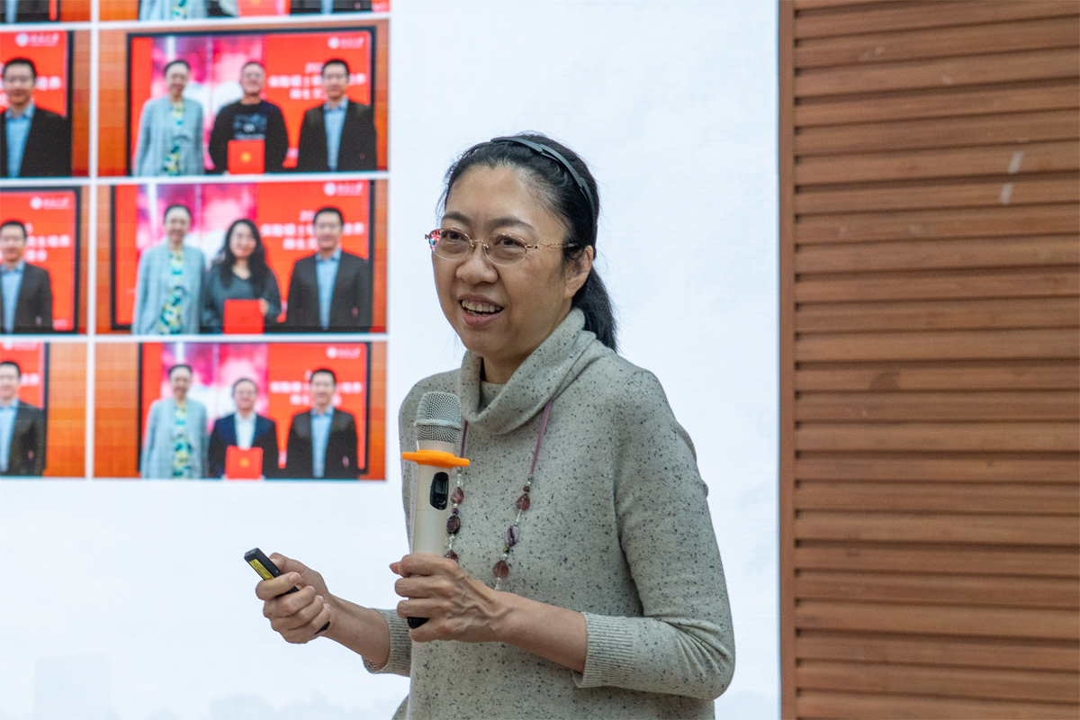 编辑后：图5 刘新立介绍本科生培养方案以及2025年风保系工作情况 DSC01966.jpg